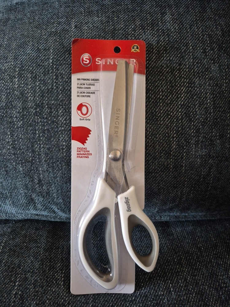 Brand New SINGER Pinking Shears 9"-