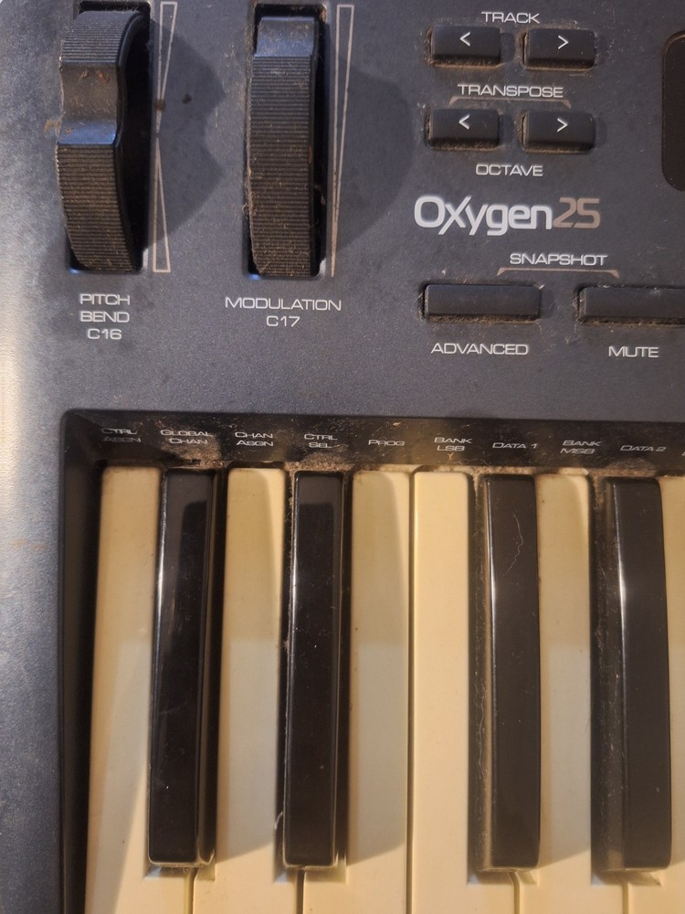 M-Audio Oxygen 25 Key 3rd Gen MIDI Controller Keyboard Tested