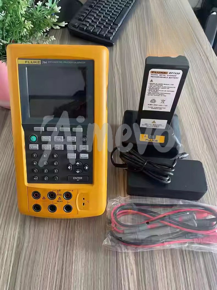 Fluke 744 Documenting Multifunction Process Calibrator