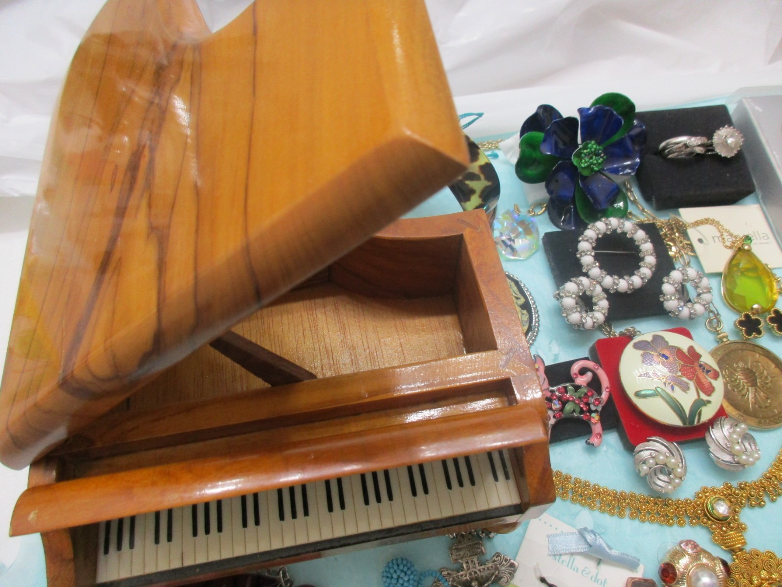 Vtg to Now Lot JEWELRY WEISS C.TRIFARI,925 Swiss Piano+Cameo Locket brooch,ring+