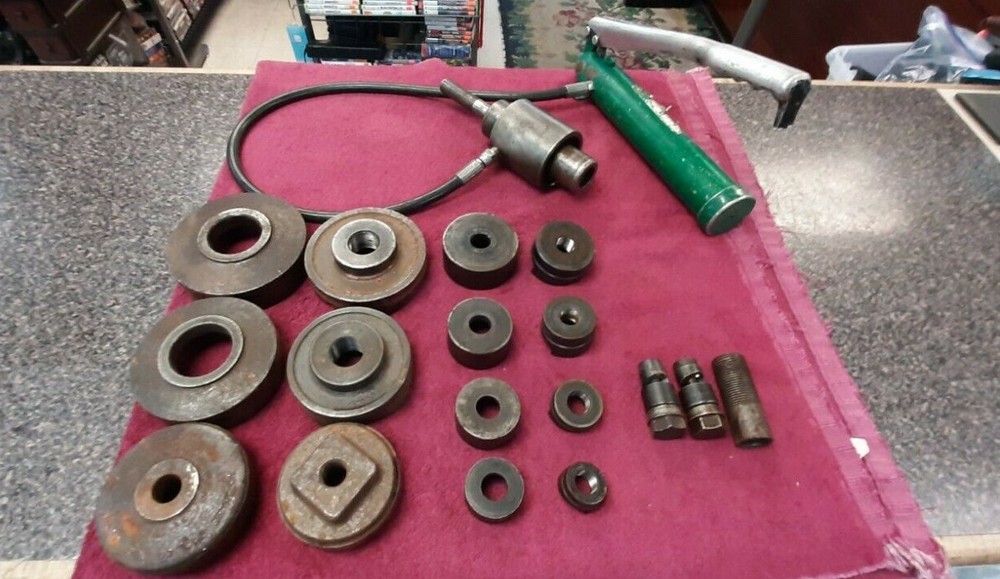 GREENLEE PUNCH SET MODEL: 767 PUMP WITH RAM INCLUDES 7 PUNCHES GOOD CONDITION