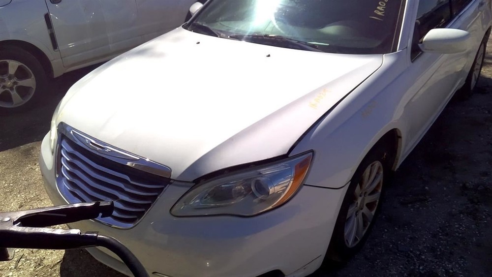 200 2014 High Mounted Stop Light 104799431