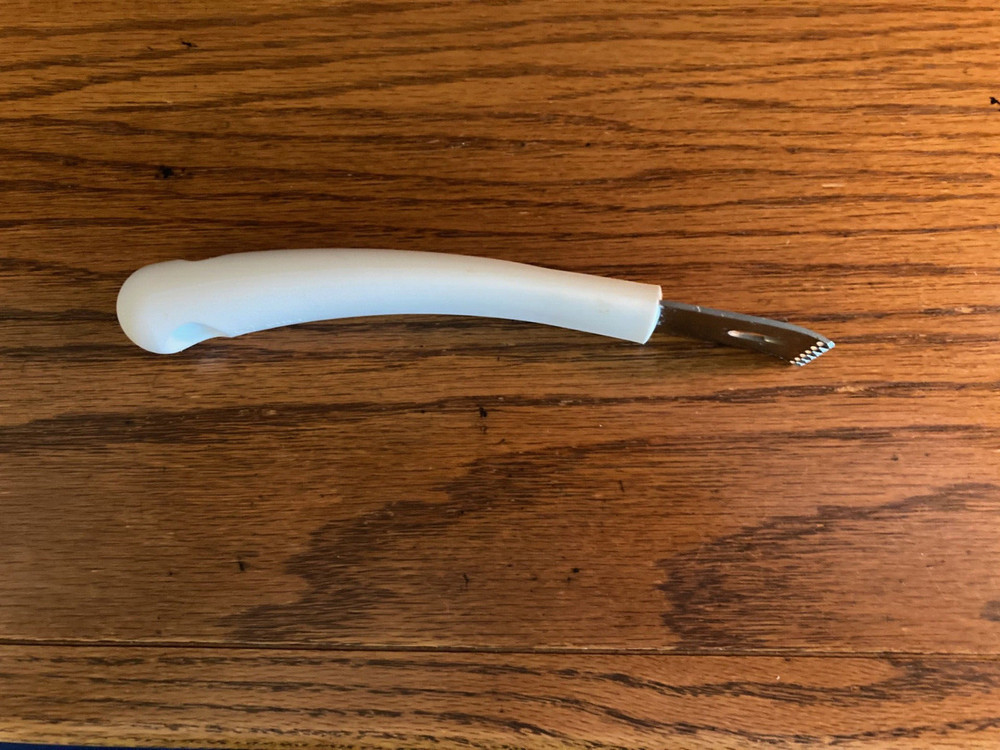 Tupperware E Series Citrus Zester White Kitchen Tool Lemon Zester MINT CONDITION