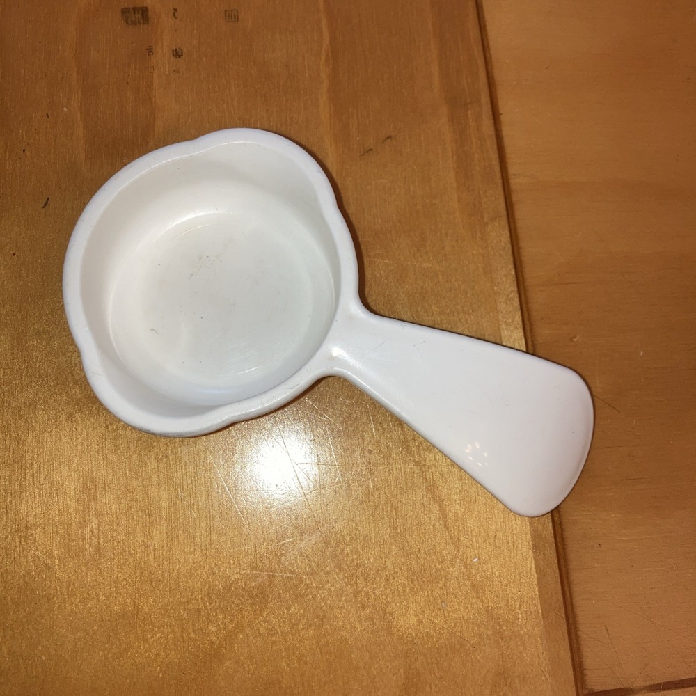 Set Lot 6 White Tupperware Measuring Cups Stackable Curved Handle Double Spouts