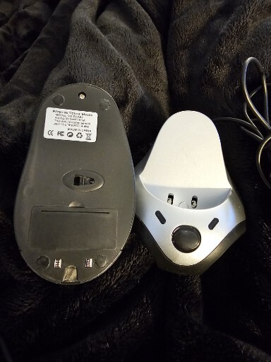 The Sharper Image Wireless Mouse & Charger SCA61 2.4 GHZ