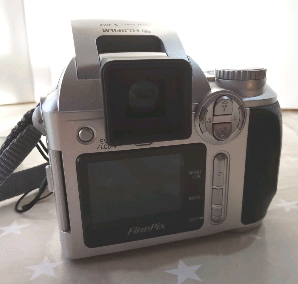 Fujifilm FinePix S304 Digital Camera Silver Working Condition