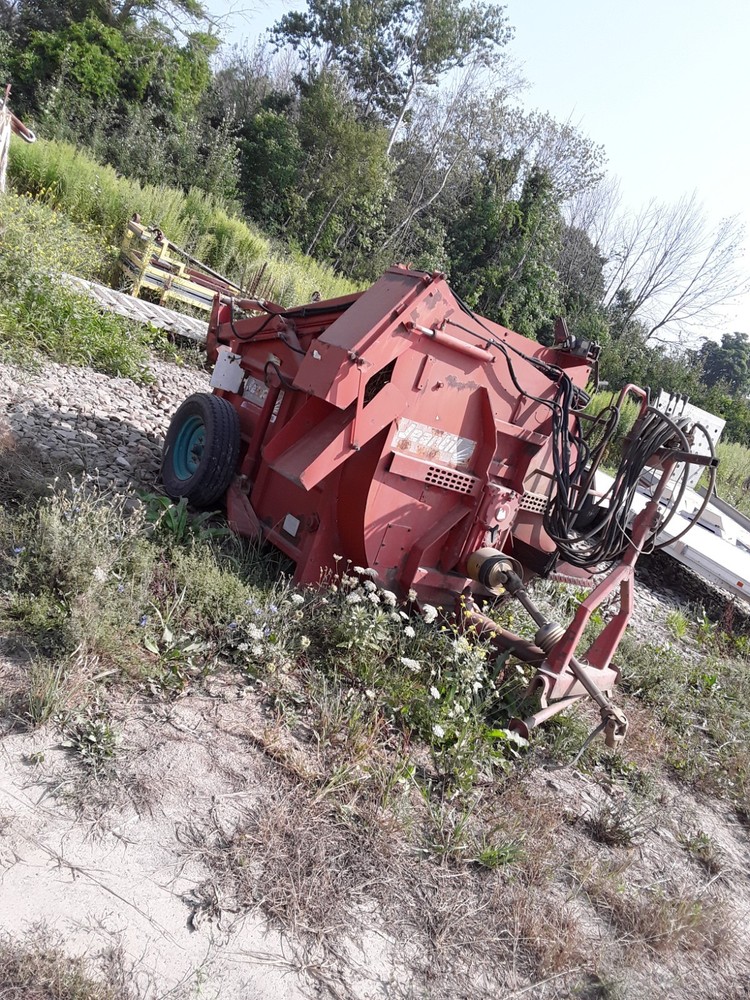 Jeantil DP 3000 Straw Unloader/Distributor