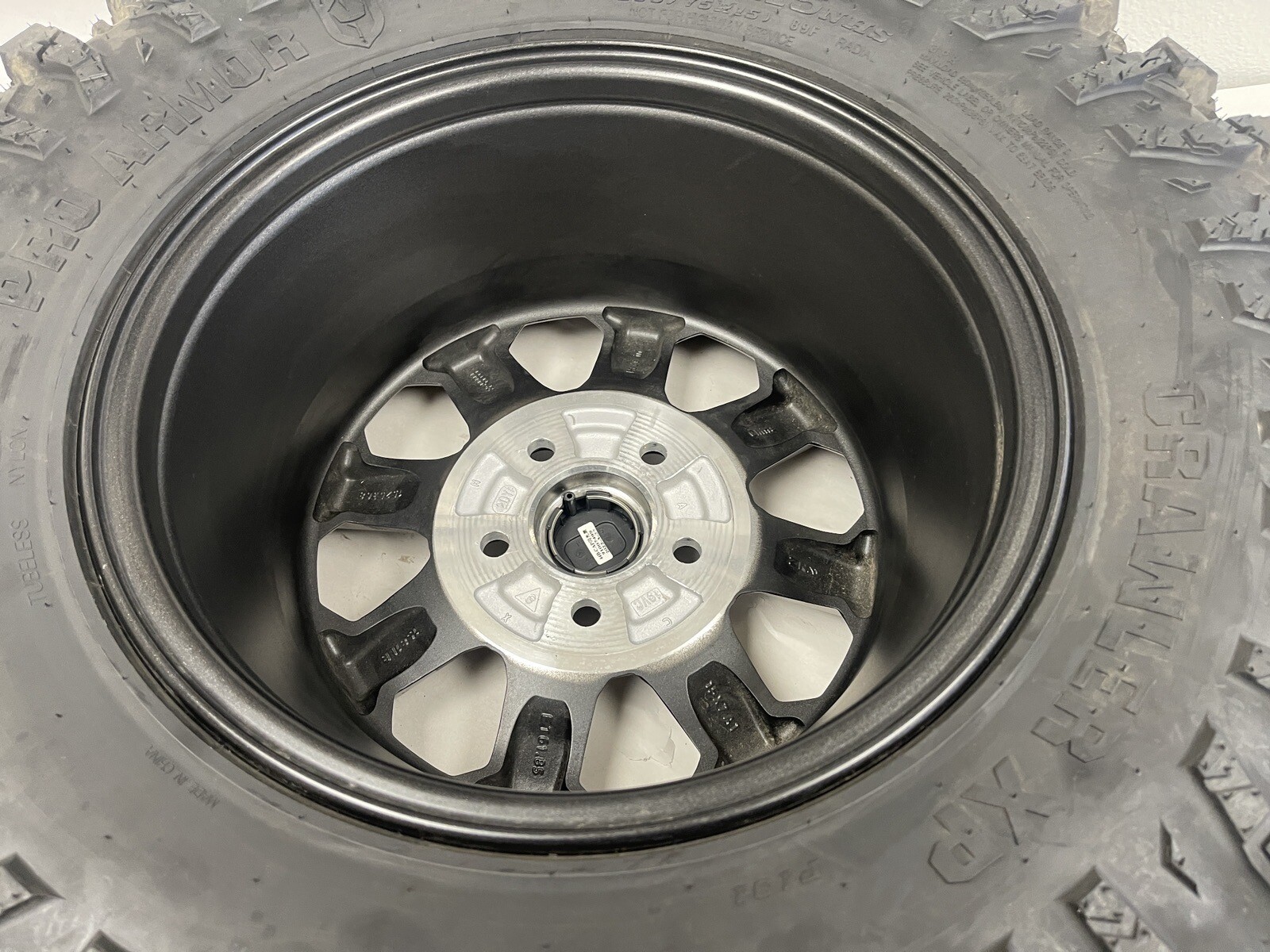 POLARIS XPEDITION FRONT WHEEL TIRE 30X10x15 PRO ARMOR CRAWLER XP 2024-2025 (1)