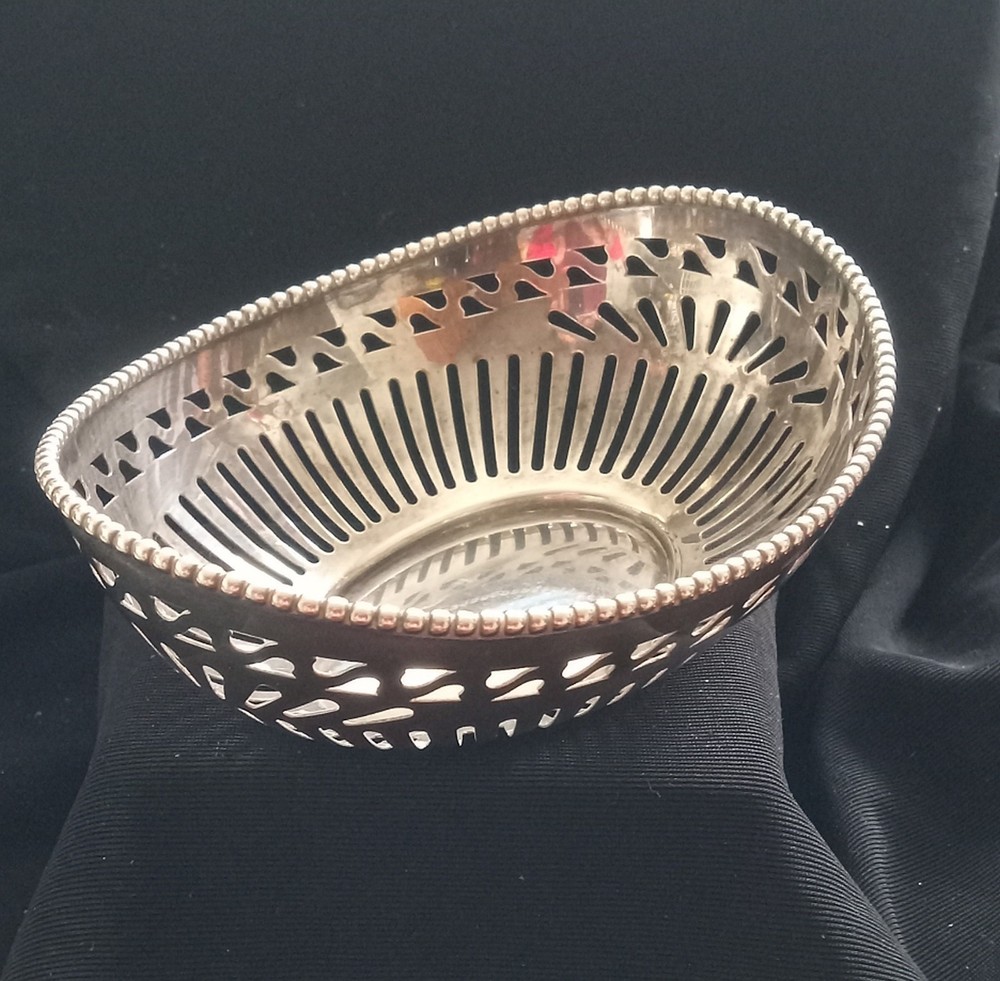 Exquisite KELTUM Silverplated Pierced Oval Bowl, HOLLAND, 5.0" x 4.0" x 1.5"