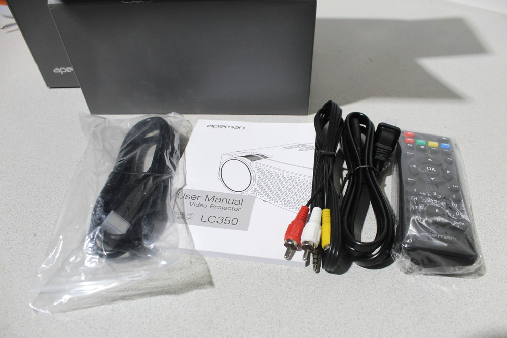 Apeman Model: LC350 Digital Projector White