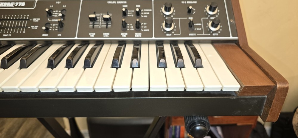 KORG 770 Synthesizer
