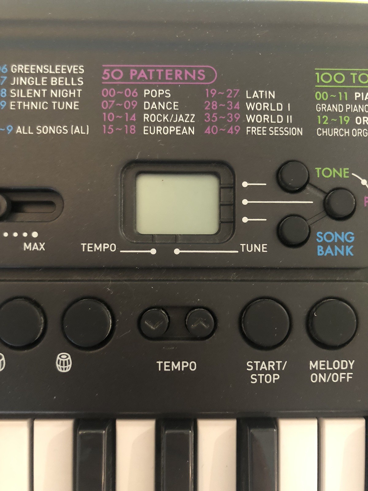 NEW OOB Casio SA-46 32-Key Mini Electronic Keyboard Black & Green + Batteries