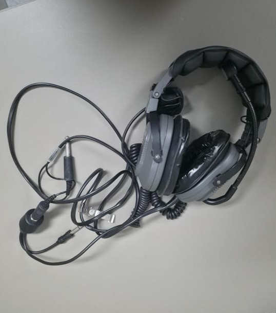 Telex Air 3100 Aviation Headset 2-Plug Used
