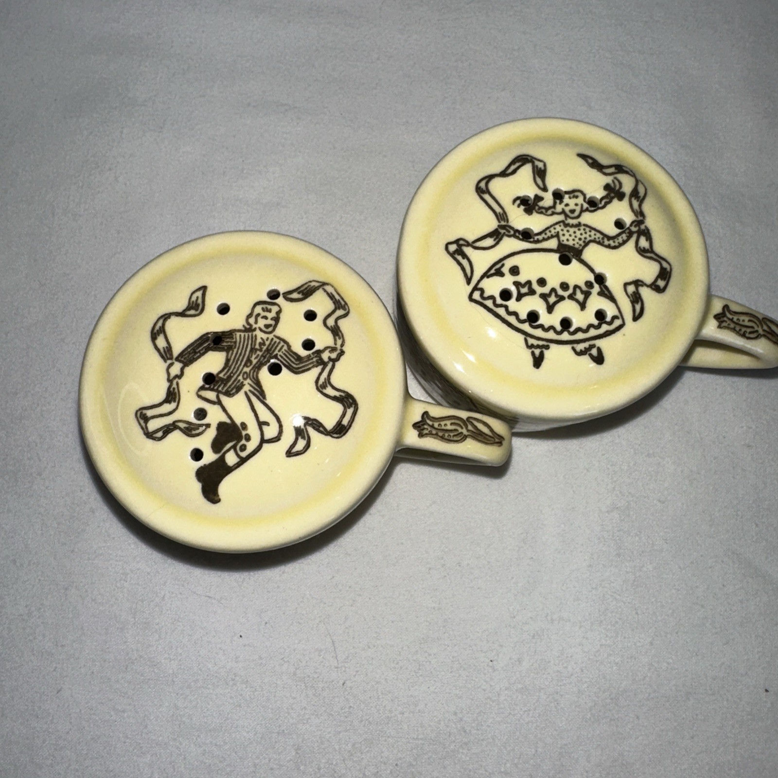 “Bucks County” Salt Pepper Shakers Royal China Sebring, Ohio Yellow NO STOPPERS