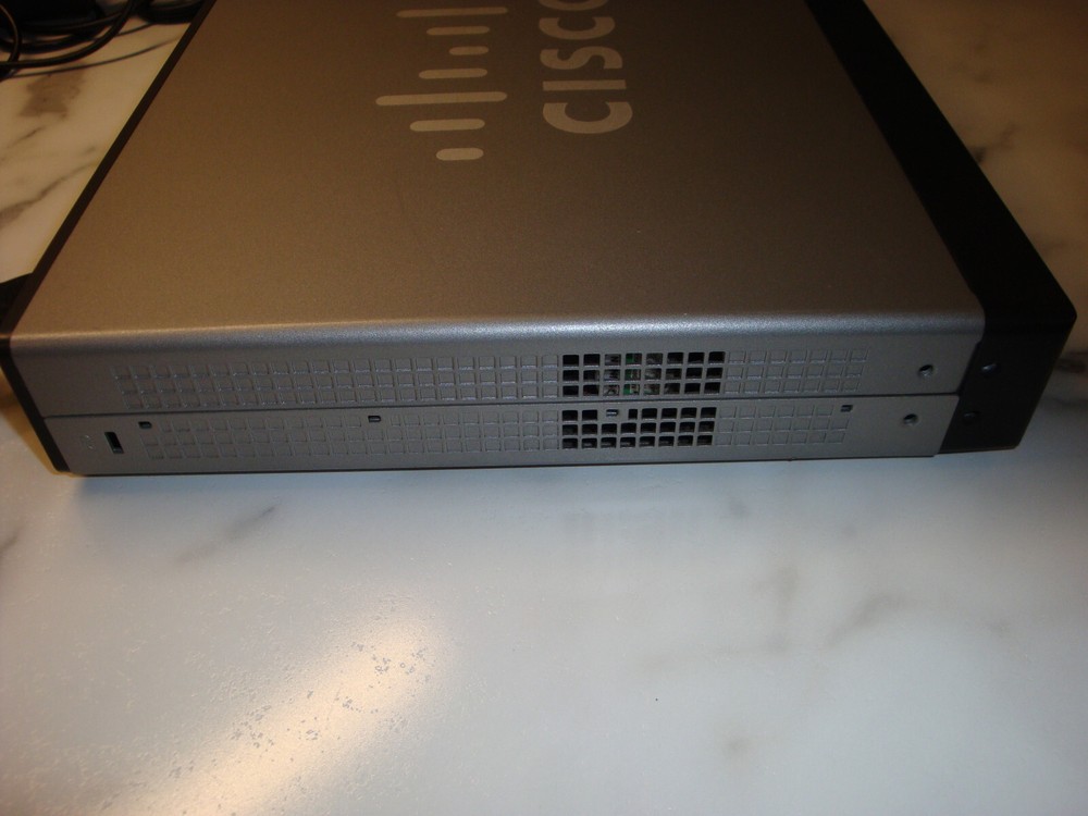 Cisco SR2016 V2.2 16-Port Unmanaged Rack-Mount Ethernet Switch