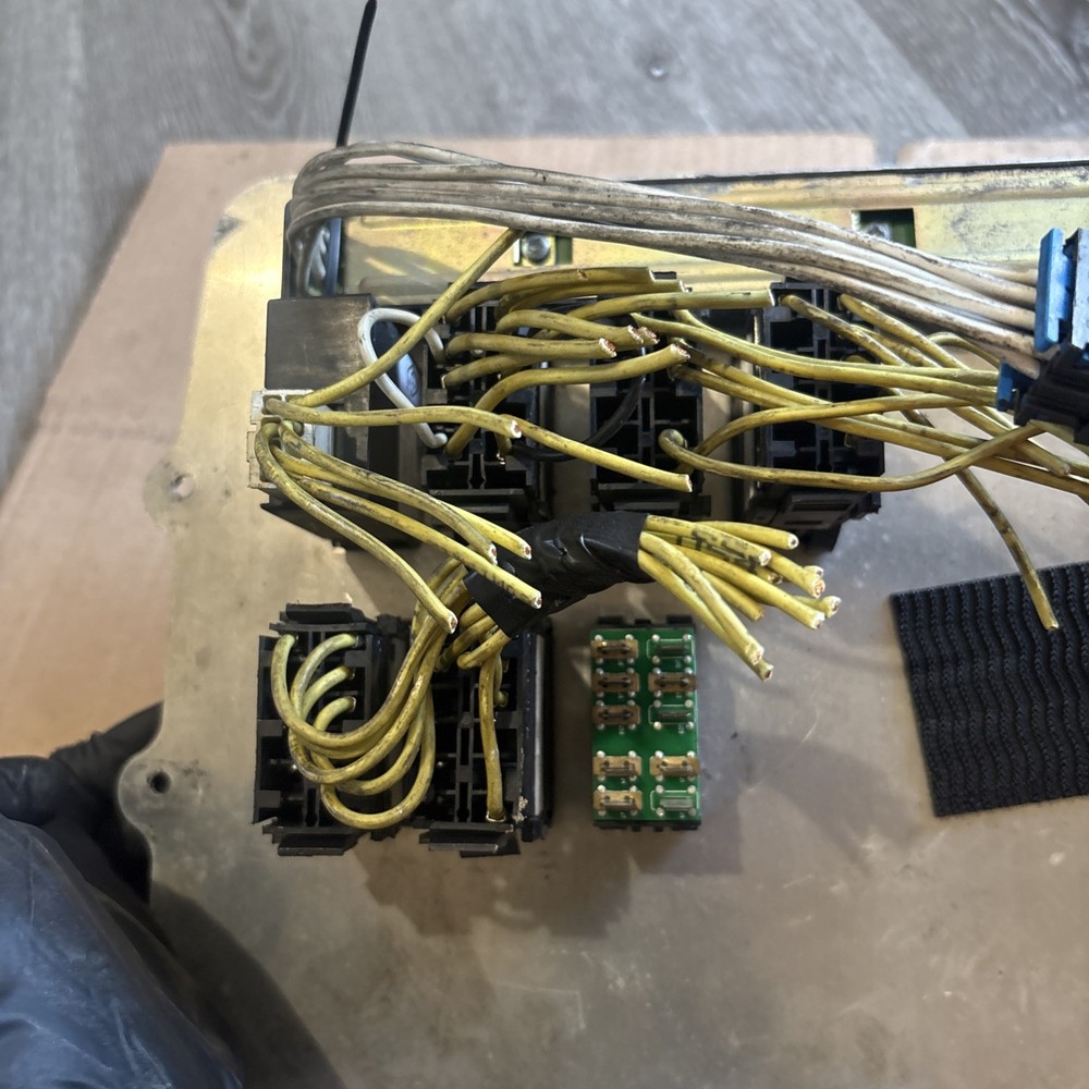 Freightliner Columbia Century Dash Switch Panel Missing P/N