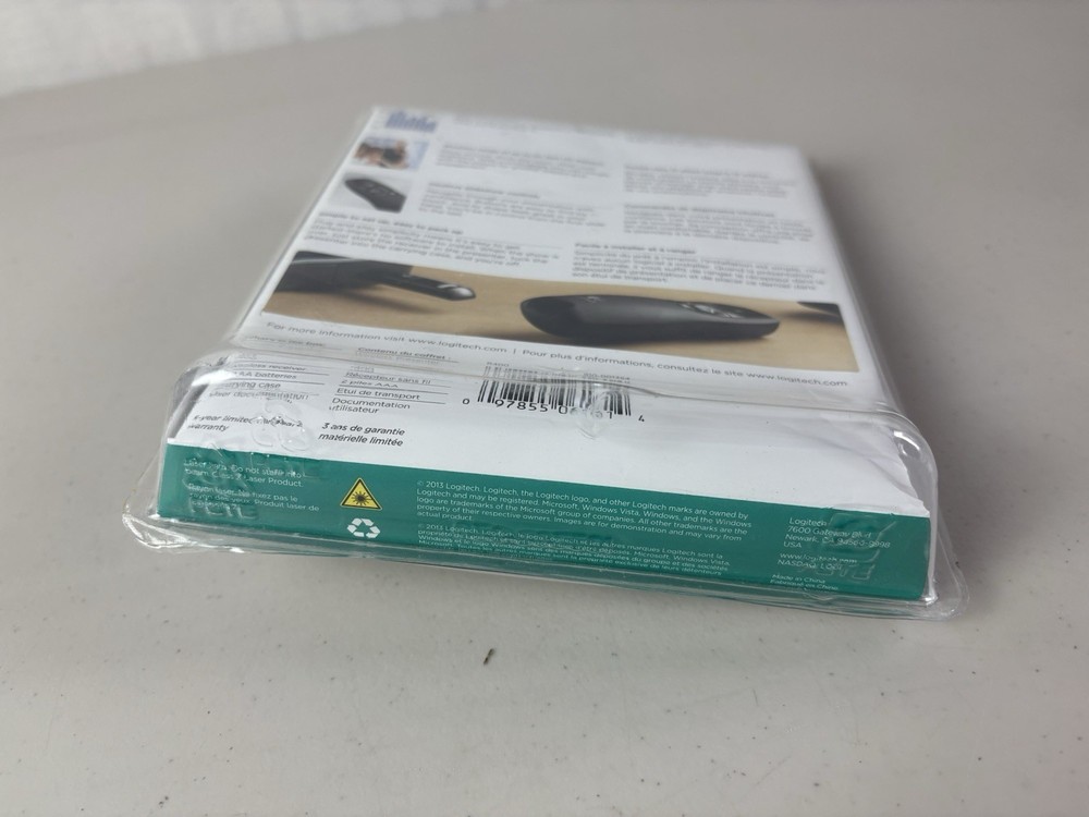 New Logitech Wireless Presenter R400, Wireless Presentation Remote Clicker/Laser