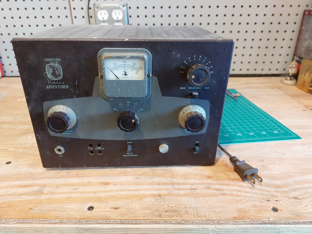 Johnson Viking Adventurer Ham CW Transmitter Assume for Parts or Not Working