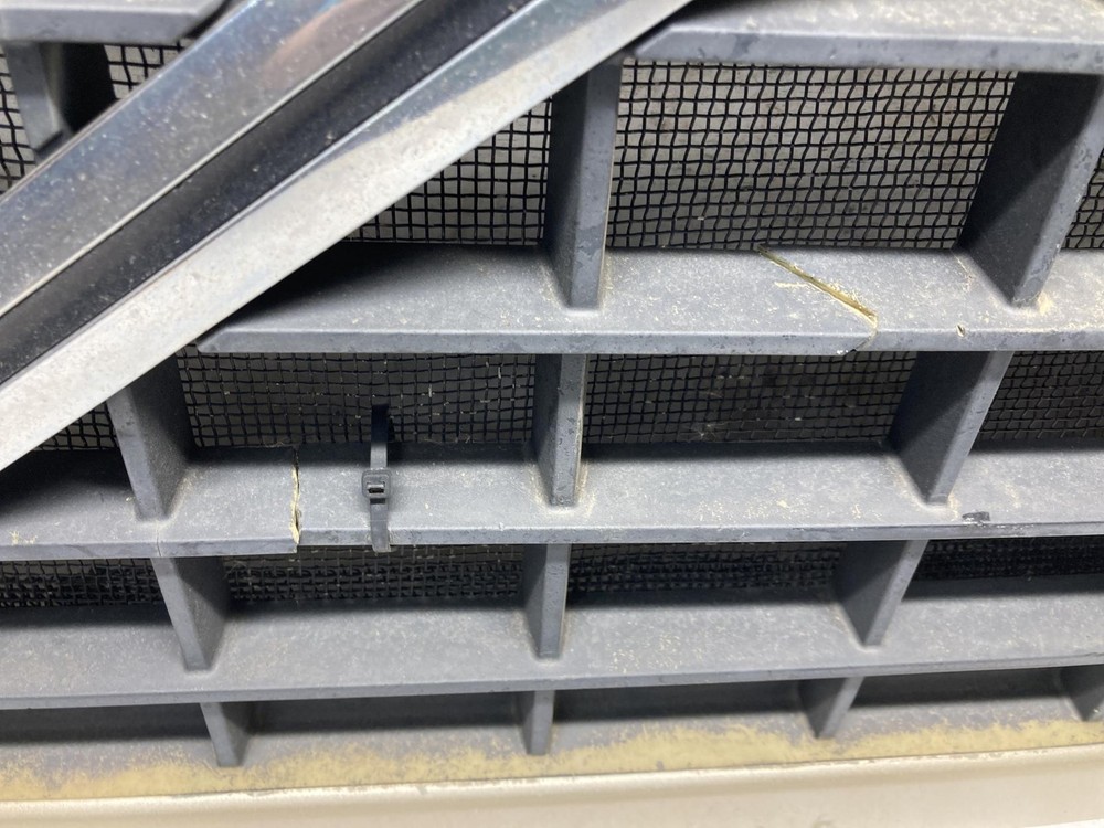2003-2017 Volvo VNL Grille - Used