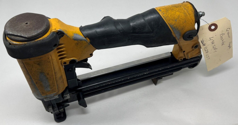 BOSTITCH 438S2R-1 Pneumatic WC Roofing Stapler