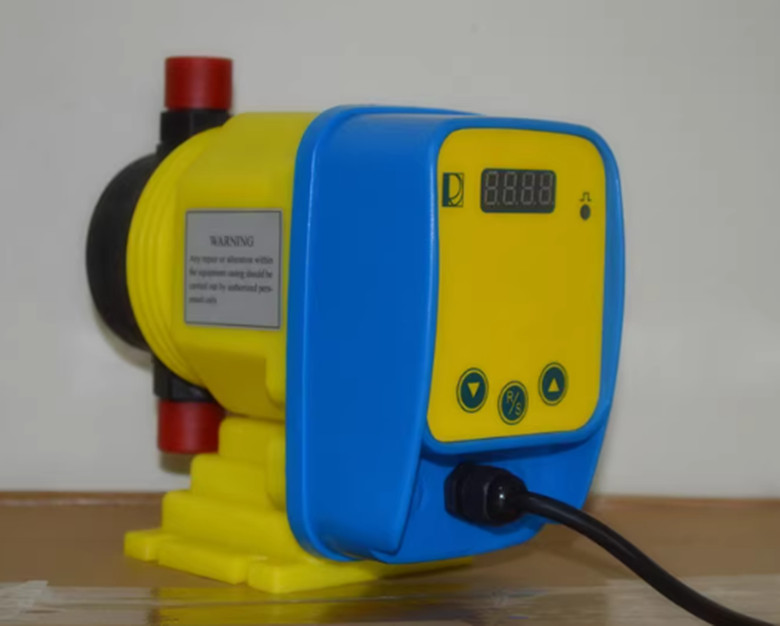 1pcs NEW RDOSE electromagnetic metering pump RD02007 (2L/H)