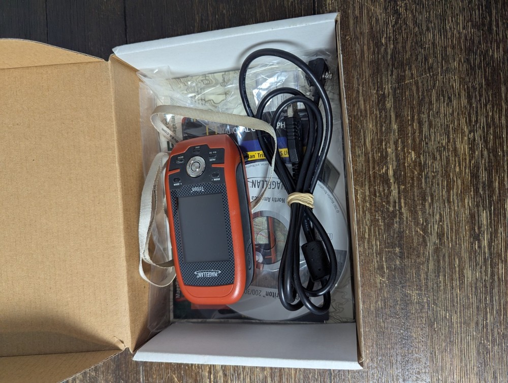 Magellan Triton 500 Handheld GPS Color Screen Complete w/ Box Cords Software