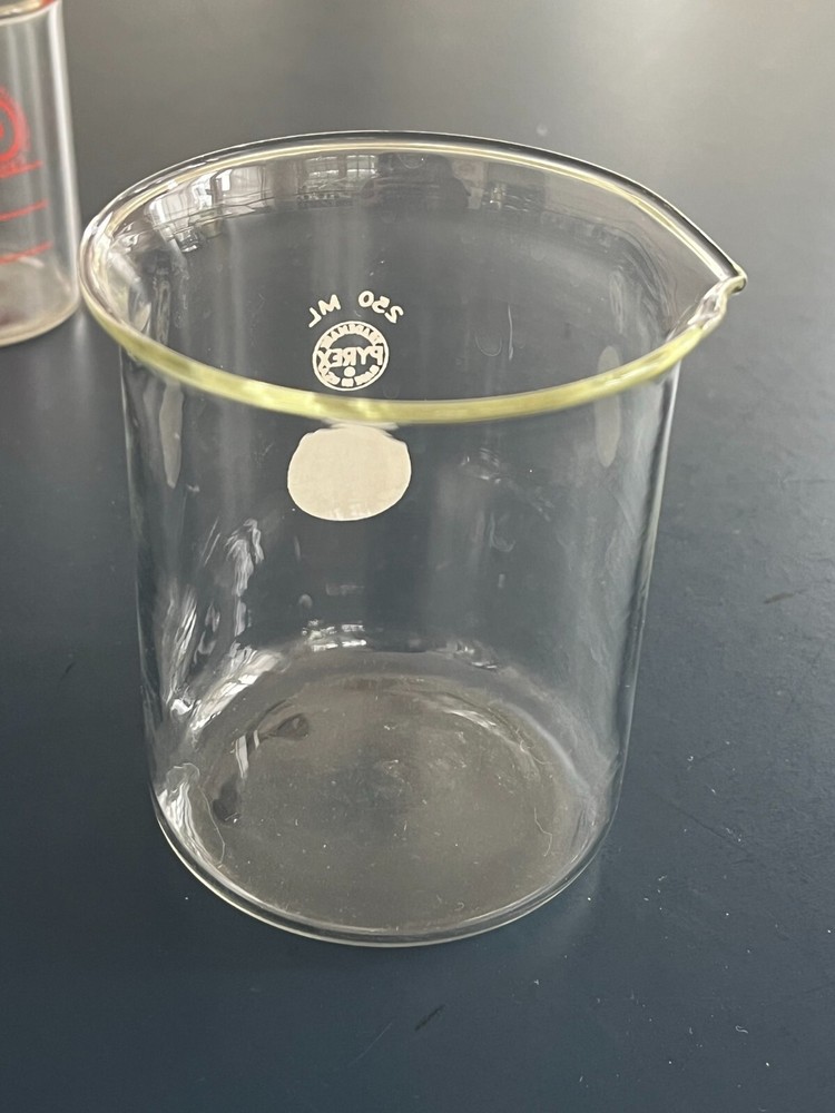 VINTAGE TECHNICAL GLASSWARE PYREX & CORNING GLASS CENTER 2 CLEAR BEAKERS EUC