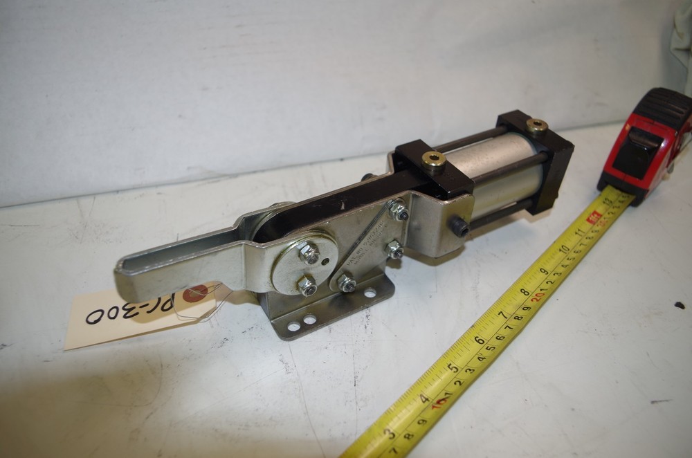 DESTACO PNEUMATIC HOLD DOWN CLAMP & BALLUFF SENSOR CODE: PC-300