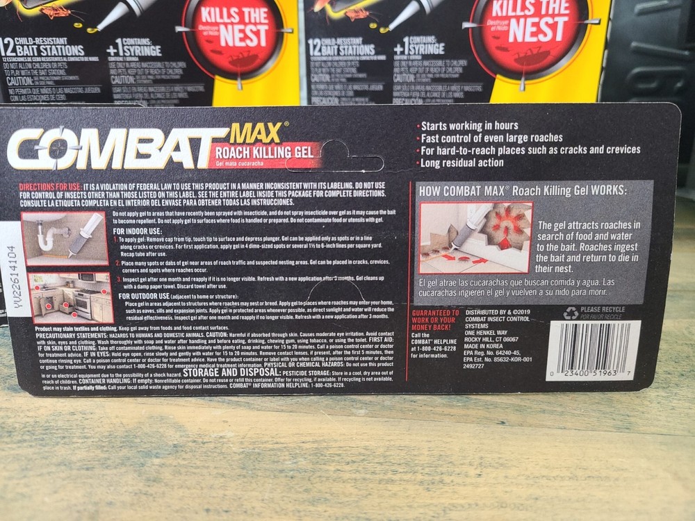 2PK System + 2 Refill COMBAT MAX Defense System Large Roach Killing Bait & Gel