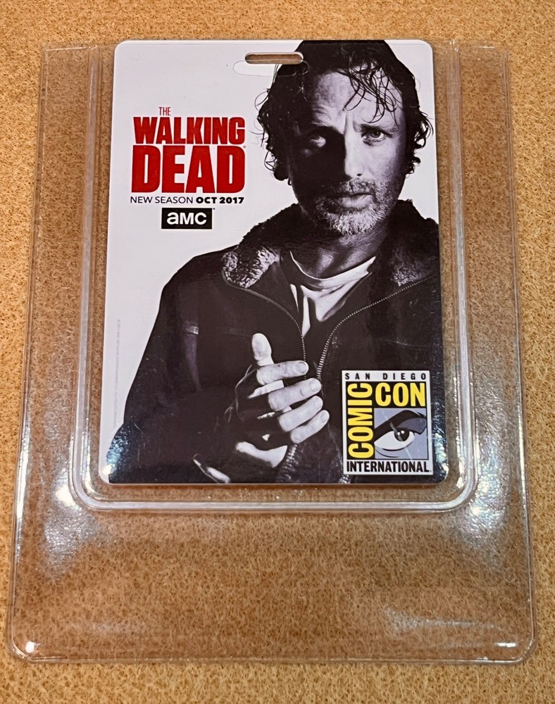 2017 SDCC COMIC-CON Box, Badge & “CC Eye” Pin, Walking Dead