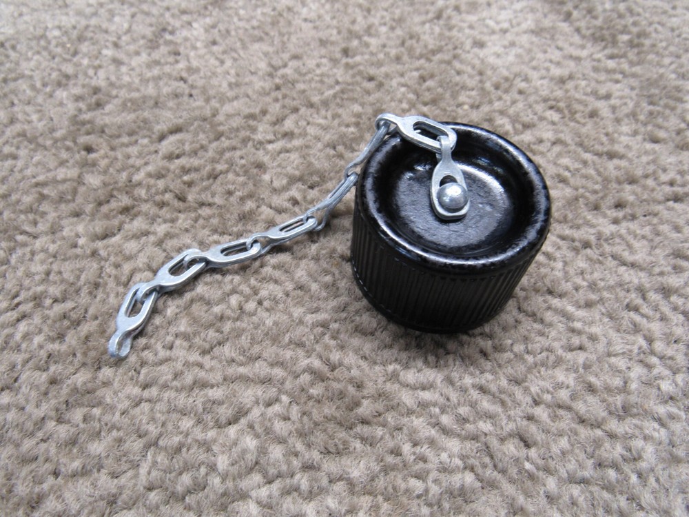 US WW2 CANTEEN LID WITH CORK POST WAR REPLACEMENT CAP