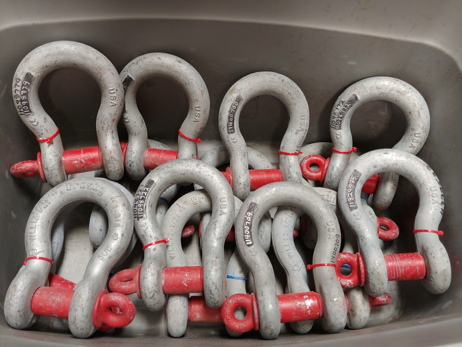 1 ea. Crosby 1-3/8 in. Screw Pin Anchor Shackle 13-1/2 Ton 1018598 G-209 USA