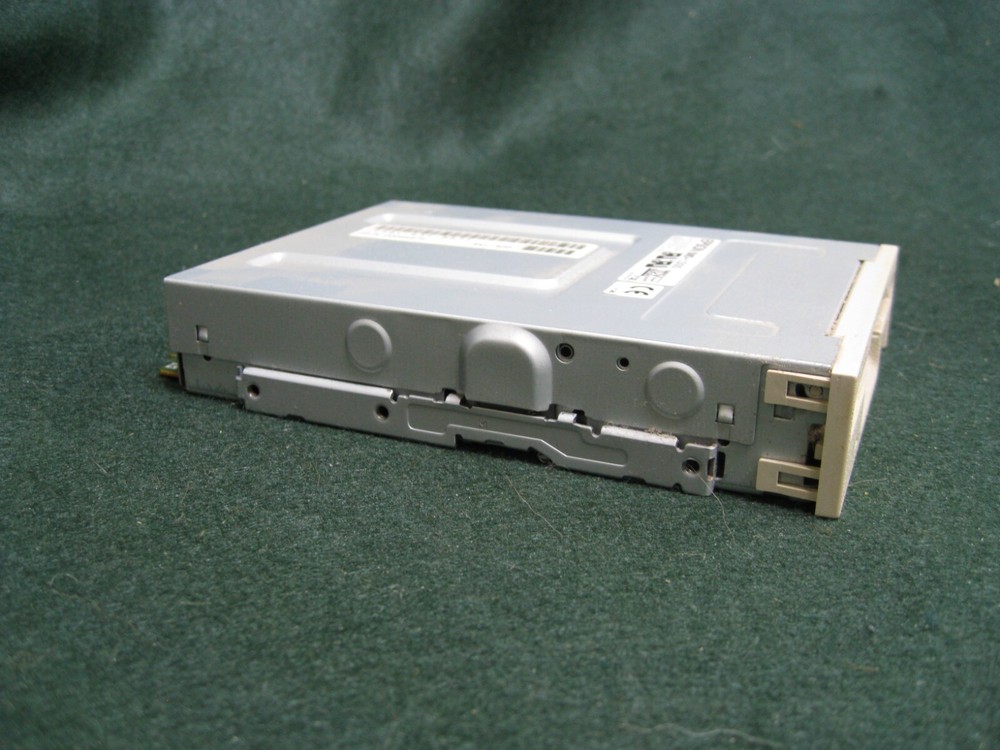 Epson SMD-1300 3.5" 1.44MB Internal Floppy Disk Drive