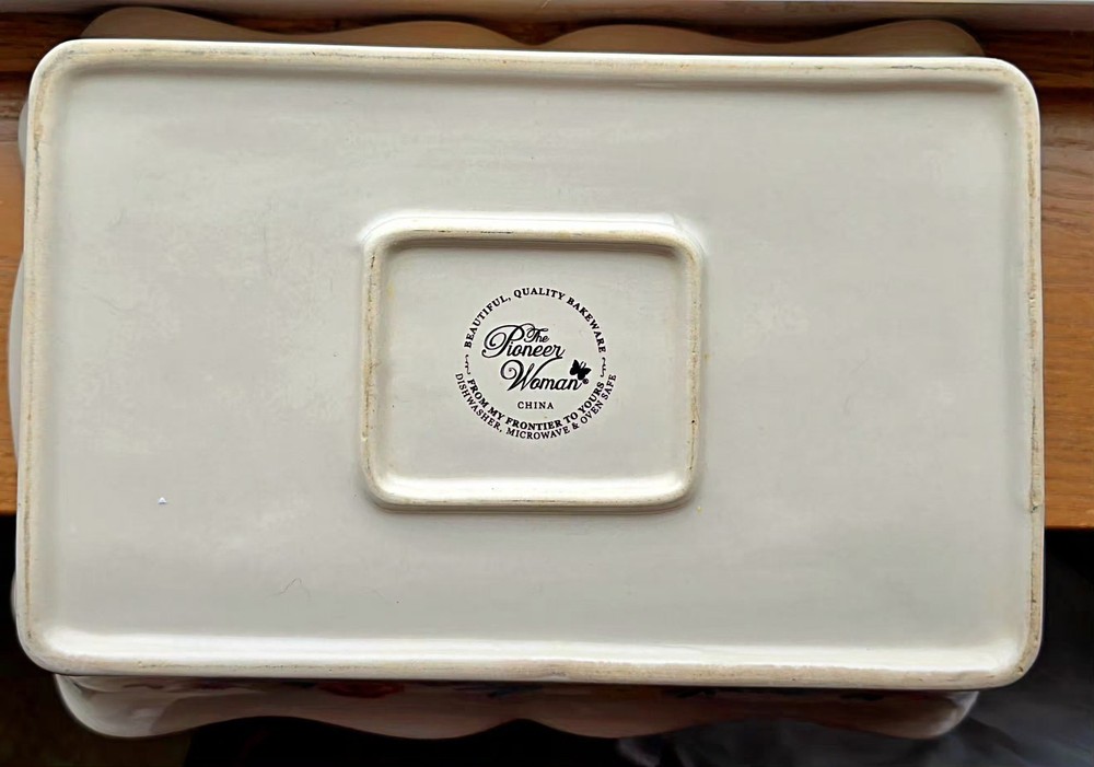 The Pioneer Woman 2-Piece Rectangular Ruffle Top Ceramic Bakeware Set