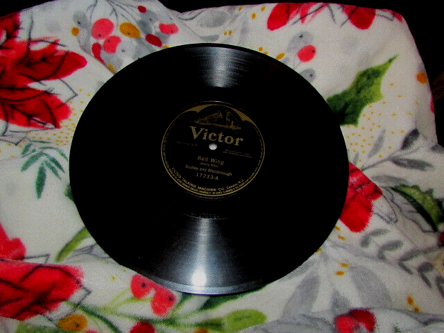 VICTOR TALKING MACHINE 'Rainbow' 'Red Wing' (N clst)
