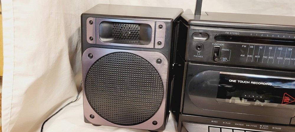 sanyo M9721 boombox FULLY FUNCTIONAL