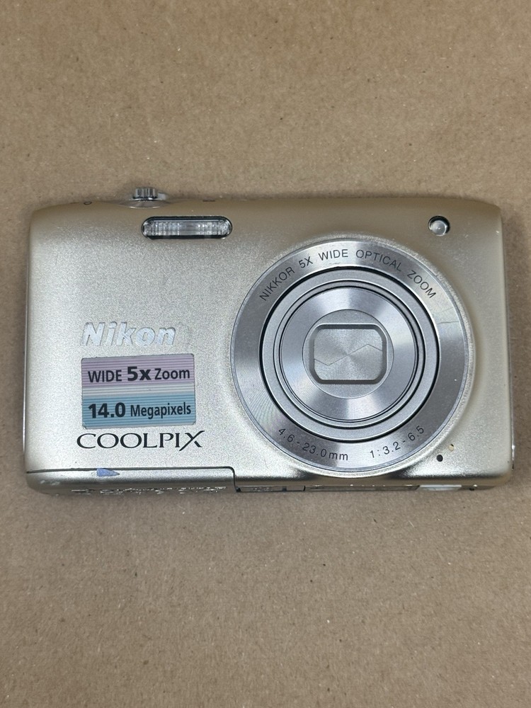 Nikon COOLPIX S3100 14.0MP Digital Camera - Camera Only - Untested