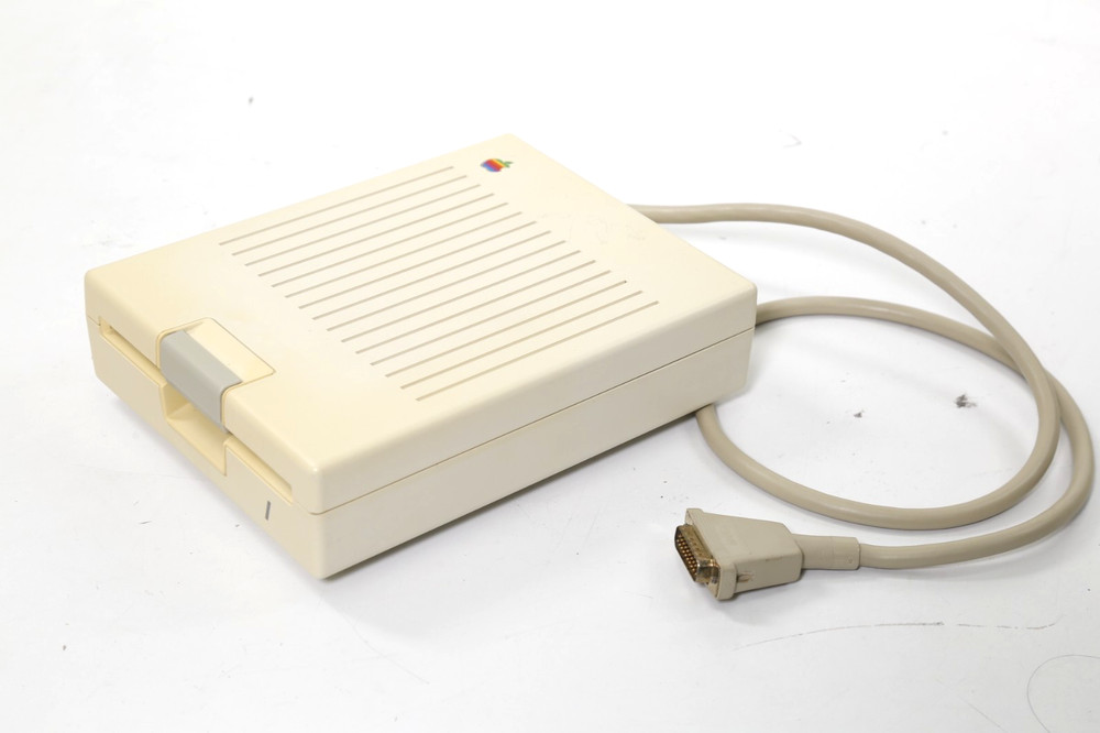 Vintage 1984 Apple IIc Computer A2S4000 w/ mouse, Disk Set, Disk IIc & more