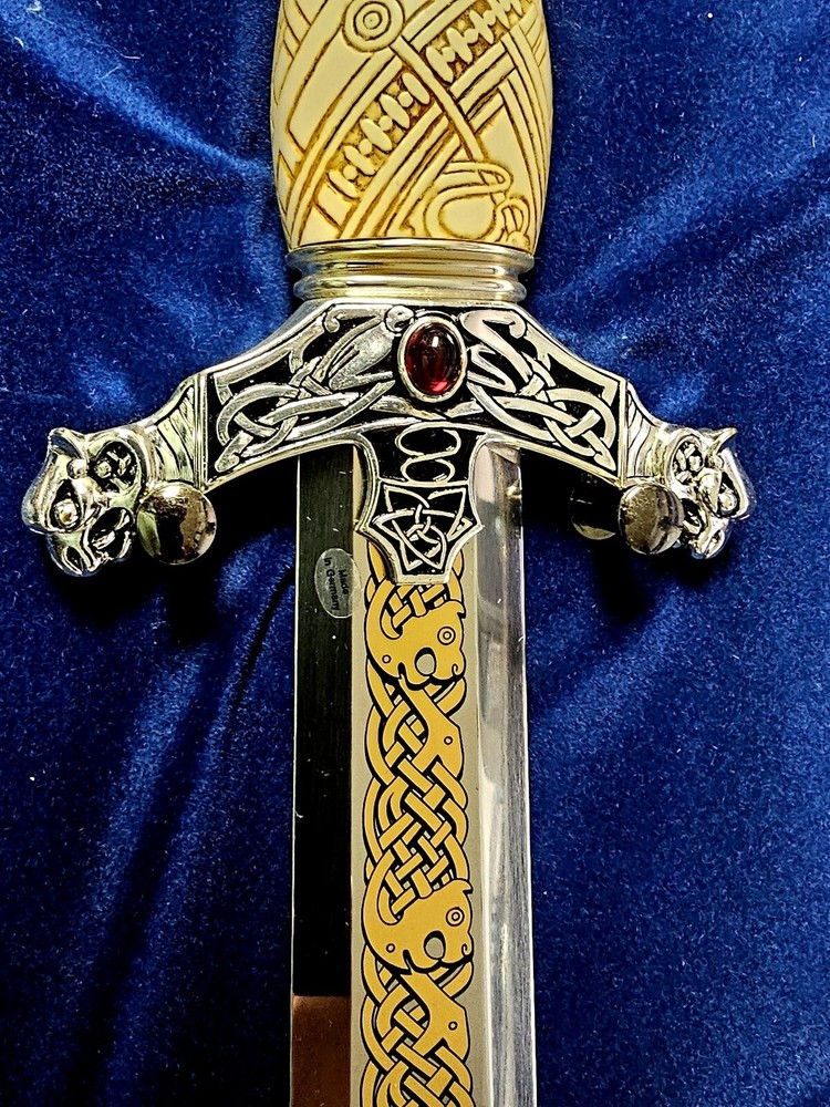 Pre-Owned 1988 Franklin Mint Viking Dagger