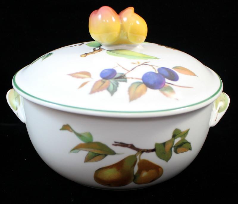 Royal Worcester Evesham Vale One Quart Round Covered Casserole