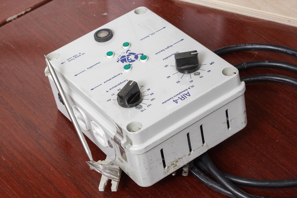 CAP Atmospheric Controller Air-4 Temperature Humidity CO2 Controller