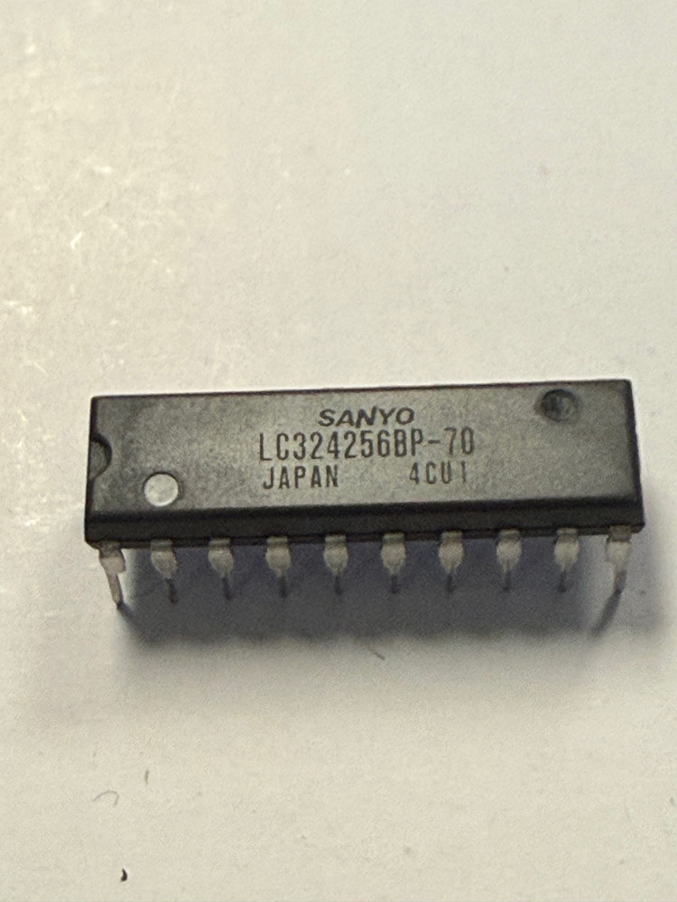 LC324256BP-70   IC