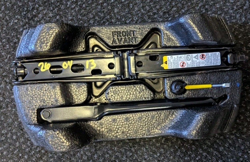 2013 CHEVY IMPALA JACK AND TOOL KIT