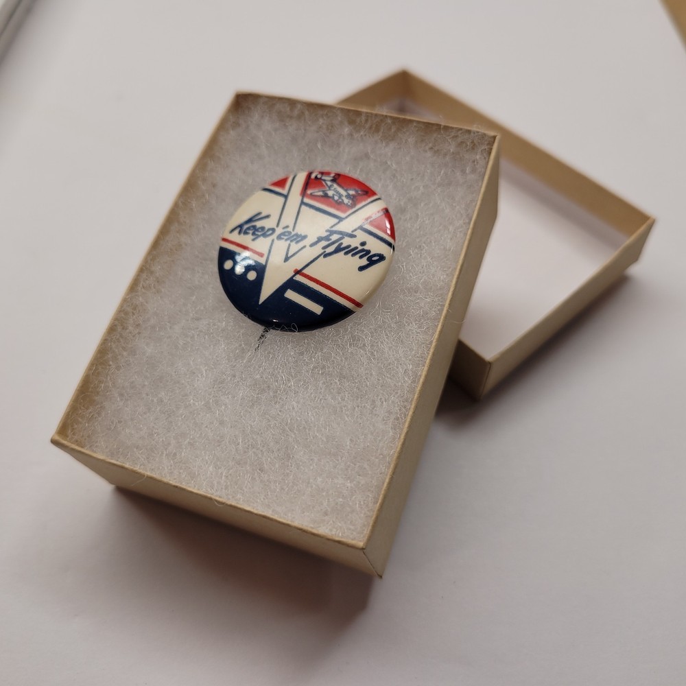 WW2 Keep'em Flying Pinback Button V Morse Code Military Home Front