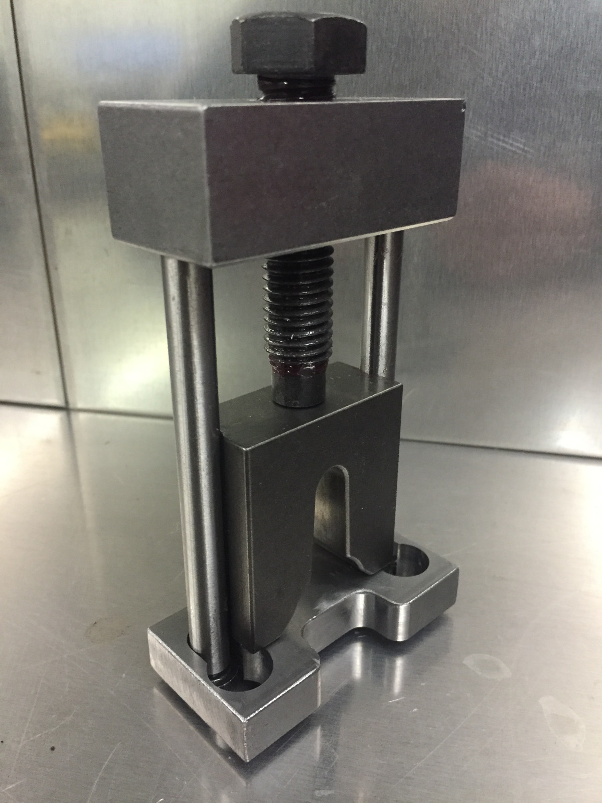 Snowmobile Track Clip Tool for up to 1-5/8" Lug Track (TCT 1.6)