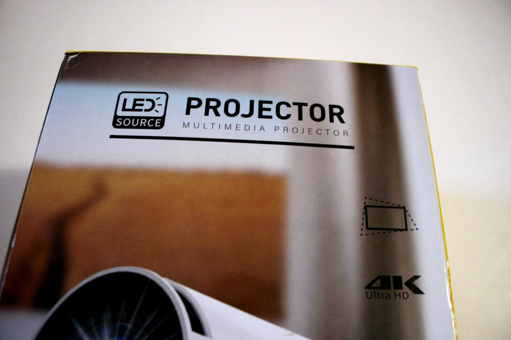 4K ULTRA HD HIGHLIGHT COATING MULTIMEDIA PROJECTOR LED SOURCE