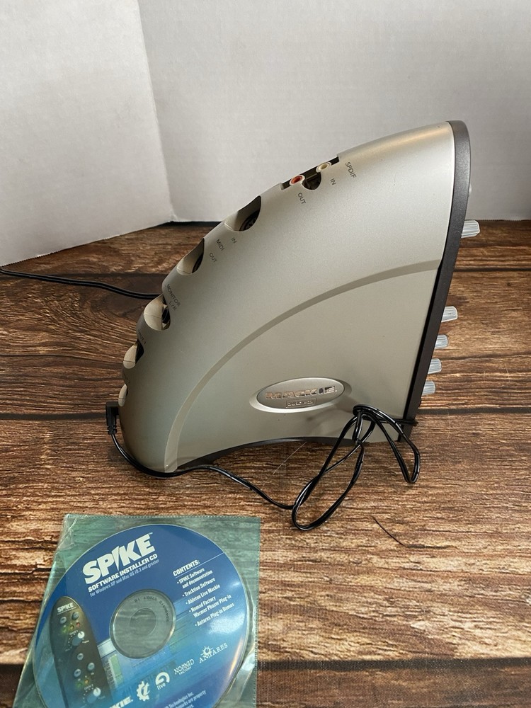 Mackie XD-2 Spike Powered Recording System NO POWER CABLE