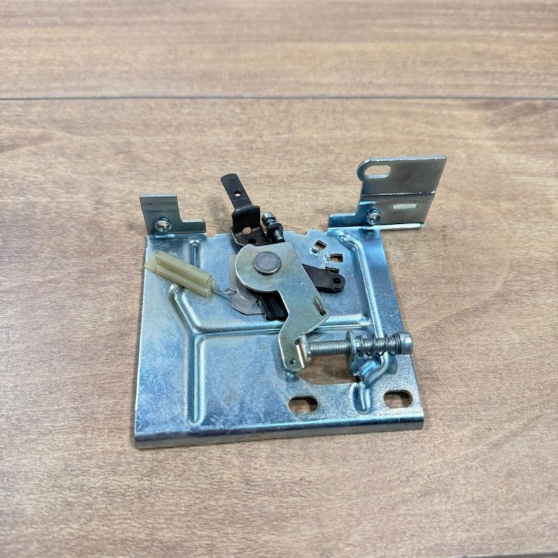 New TECUMSEH OEM NOS CONTROL ASSEMBLY BRACKET / 570681