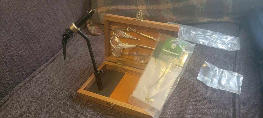 Fly Tying Standard Tool Kit comes with Vise and base