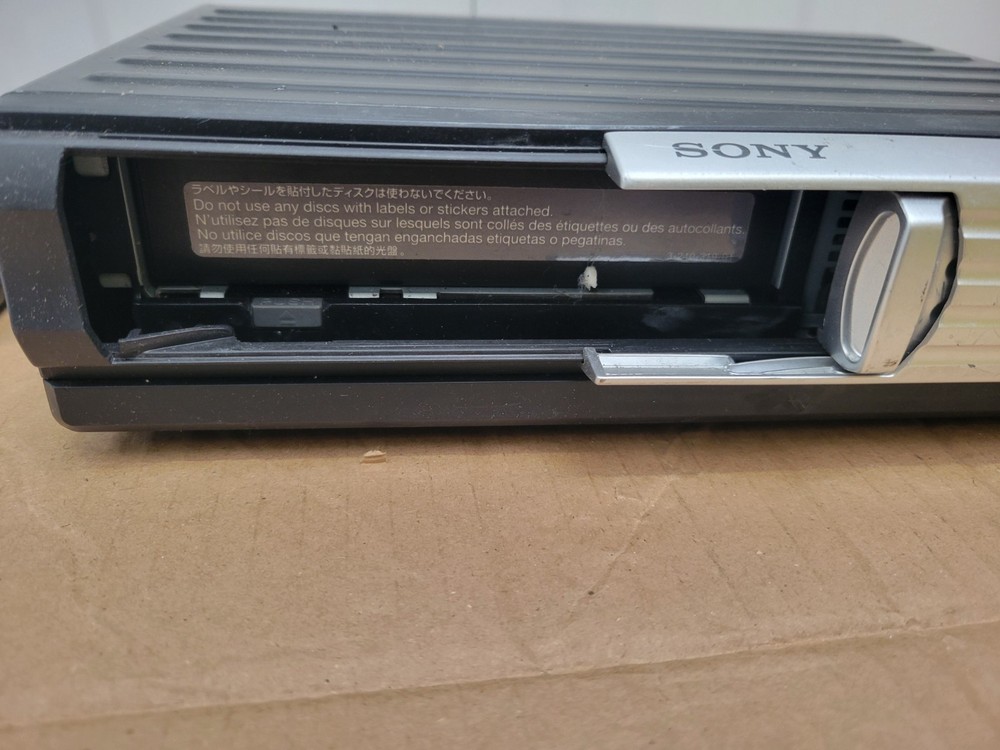 Sony CDX-T69 6 CD Changer - UNTESTED
